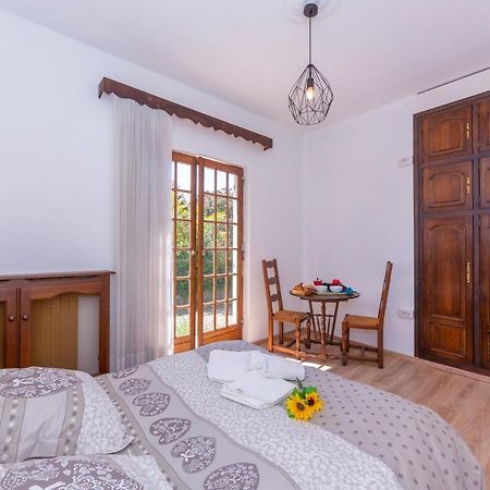 Villa Martine Au Bord Du Lac - Happy Rentals Cadrezzate Exterior foto