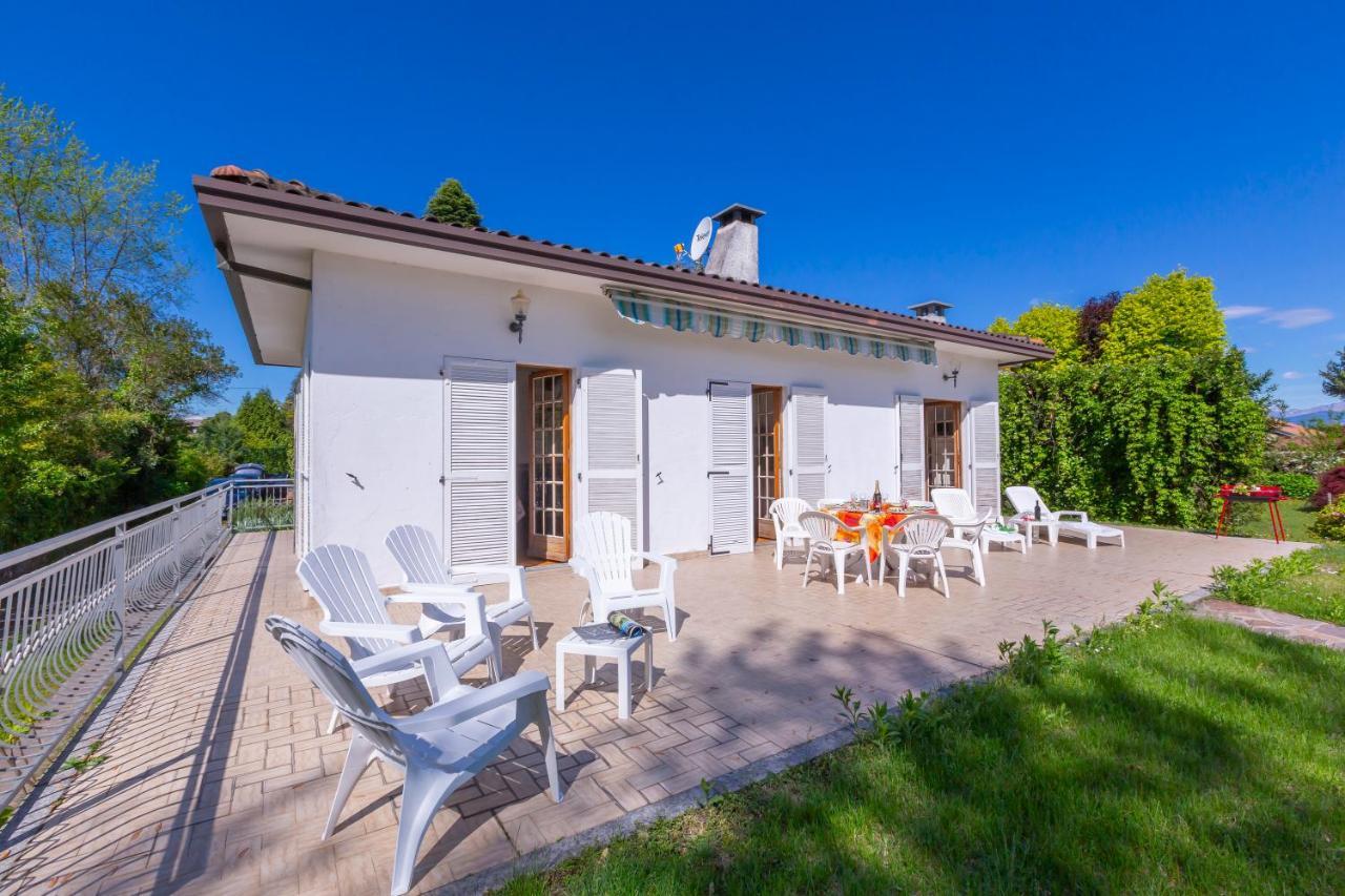 Villa Martine Au Bord Du Lac - Happy Rentals Cadrezzate Exterior foto