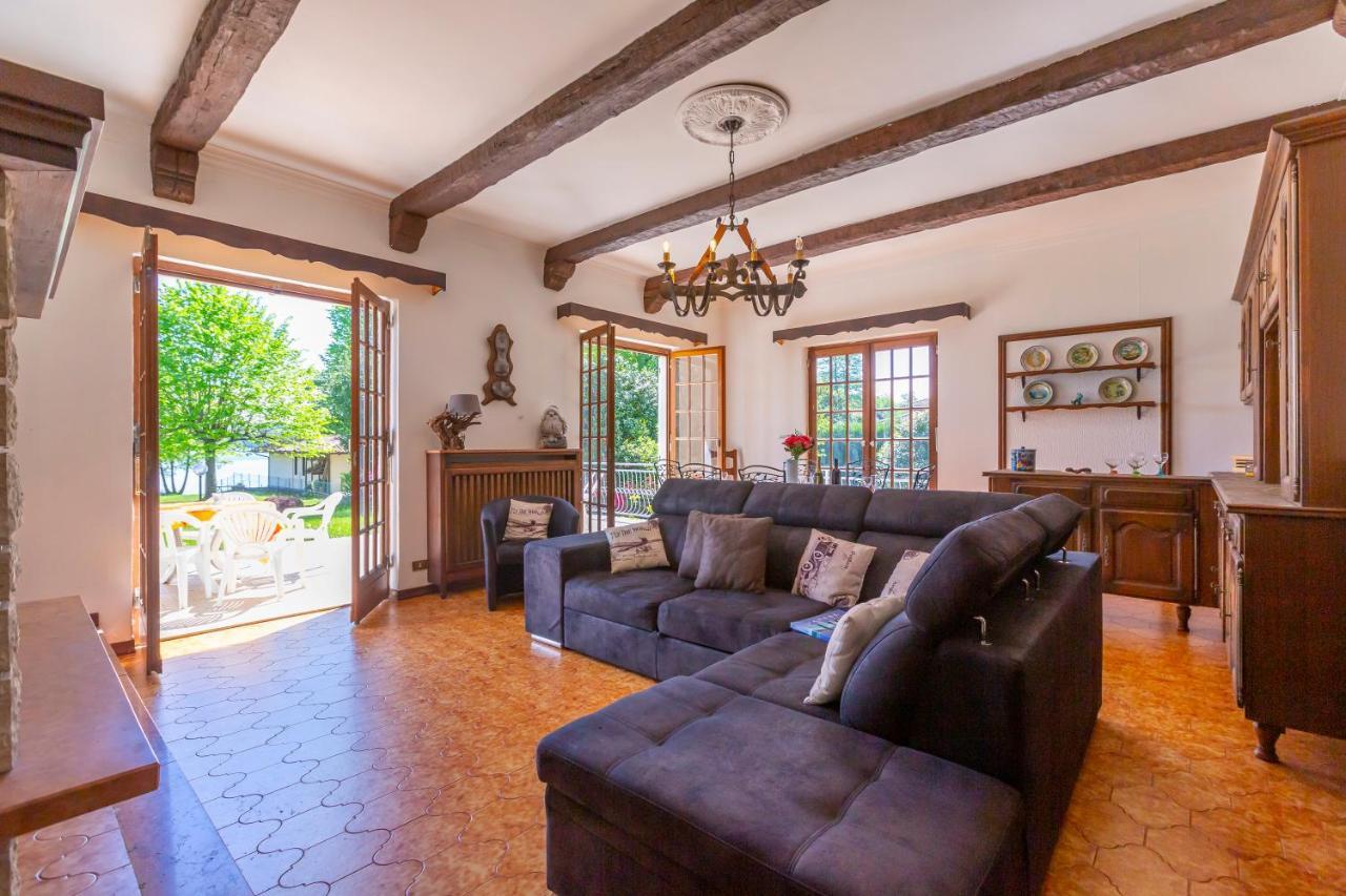 Villa Martine Au Bord Du Lac - Happy Rentals Cadrezzate Exterior foto