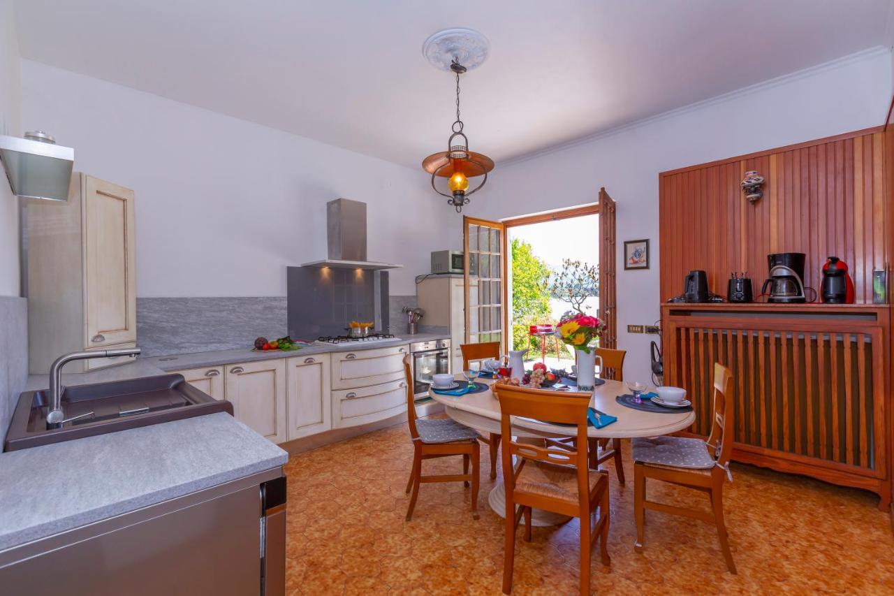 Villa Martine Au Bord Du Lac - Happy Rentals Cadrezzate Exterior foto
