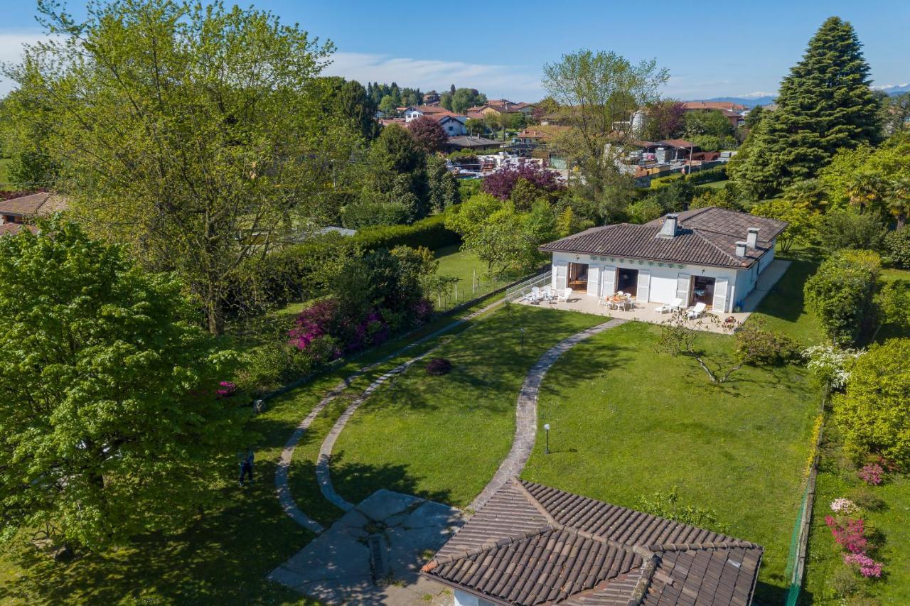Villa Martine Au Bord Du Lac - Happy Rentals Cadrezzate Exterior foto