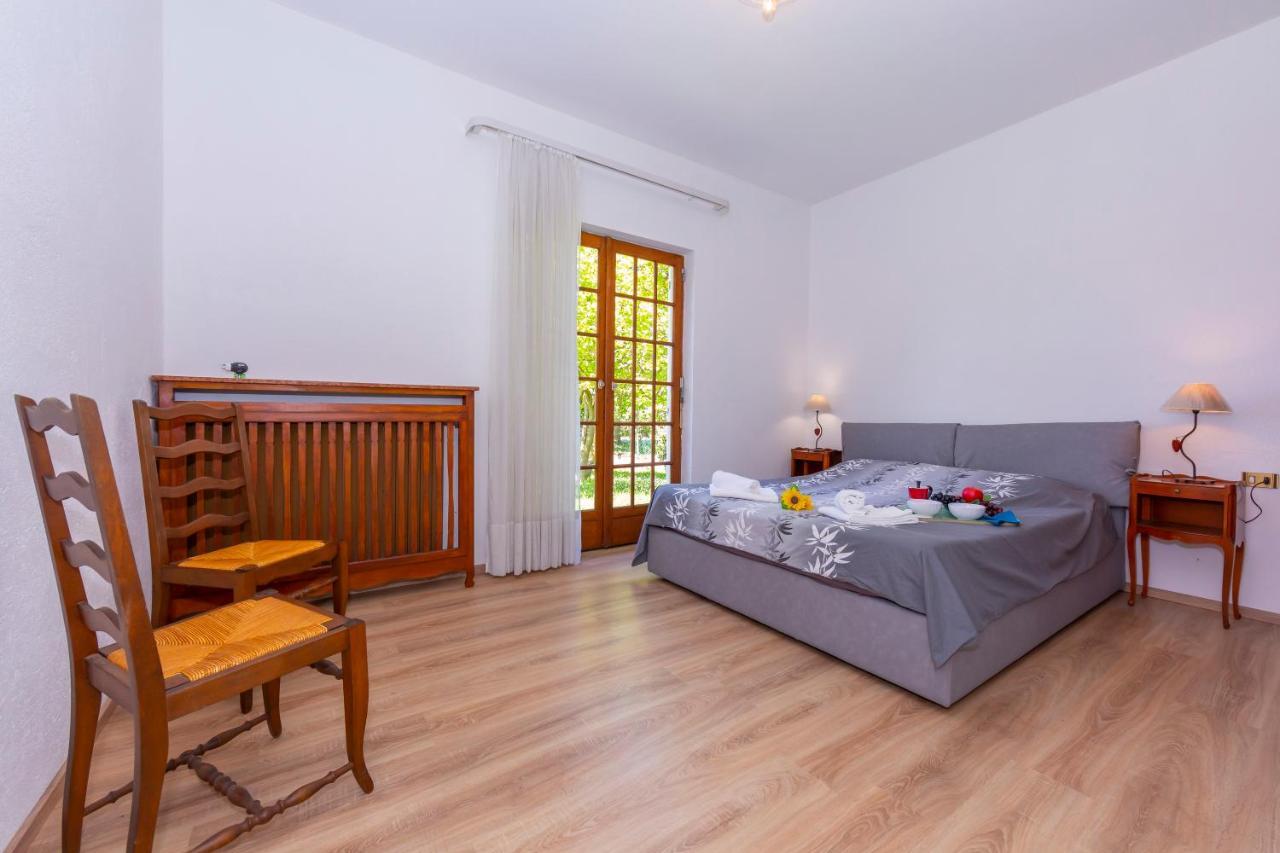 Villa Martine Au Bord Du Lac - Happy Rentals Cadrezzate Exterior foto